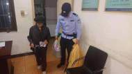 六安：患病大媽獨(dú)自就醫(yī)迷路 民警及時(shí)救助送其回家