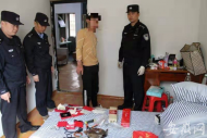 銅陵：男子順?biāo)芘赖?8樓盜竊 藏床底下被房主發(fā)現(xiàn)