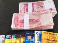 2萬元現(xiàn)金遺落出租車上 合肥“的哥”一小時完璧歸趙