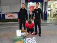 小卡片牽出涉黃團伙  現場抓獲13名涉嫌賣淫嫖娼人員