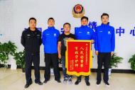 涇縣：老漢走失三天三夜 義警幫助尋回獲贈錦旗