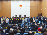 蚌埠一村主任家族涉嫌惡勢(shì)力性質(zhì)犯罪  26名被告人受審