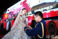 淮南：小夫妻視頻連線收祝福 消防車前結連理
