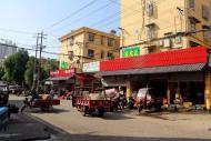 六安多部門(mén)聯(lián)合集中整治南門(mén)農(nóng)貿(mào)市場(chǎng)