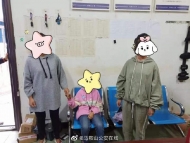 馬鞍山兩孩子爭搶一本書  電話手表報警呼叫警察評理