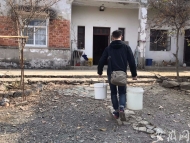 【抗旱，記者和您在一起】消防員“送水到村”  記者跟隨體驗