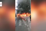 蚌埠淮河路一居民樓五間門面房燃起大火 消防救出21人