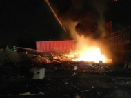 凌晨滁州一加氣站旁貨車起火 油箱爆炸發出巨響