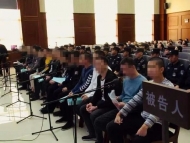 安慶一“套路貸”團伙19人受審 被控實施犯罪百余起