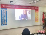 汤唯挑战大量动作戏，雷佳音称其是"拼命三娘"