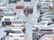 網友投訴合肥市匡河路晚上停四排車獲回應