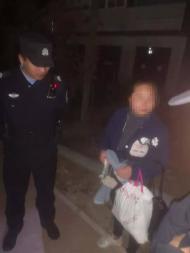 精神病女子迷失街頭  六安民警助其安全歸家