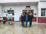 六安：兩名逃犯悠閑“逮狗腿” 民警邀約派出所“喝茶” 
