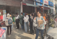 “雙十一”后  安徽高校大學生排隊領快遞