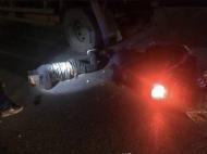 蕪湖：醉酒男騎電動(dòng)車追尾大貨車受傷
