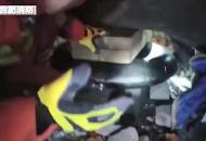 直徑一米巨樹被風(fēng)吹倒壓住騎行路人 合肥消防緊急救援