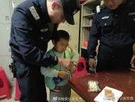 迷路了找警察！六安一走丟的小朋友尾隨警察獲救助