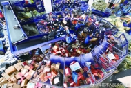 “包裹洪峰”来了 阜阳：快递已堆成山