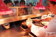 想吃啥去留言 安慶師大食堂為學生“私人訂制”美味菜肴