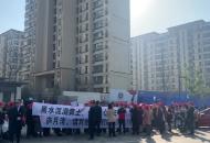 精裝房地坪用手一摳“滿眼黃土” 現塑料垃圾