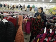 帶剪刀進服裝店偷棉衣  南陵一對老夫妻被行拘