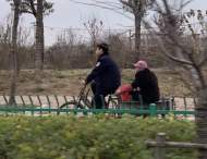 無為民警化身“騎警”送92歲阿婆回家