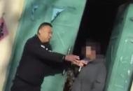 女子手拿菜刀欲輕生 民警空手奪白刃