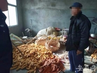 男子偷数百斤玉米被抓吐雷语：打工累一天 偷就累一会
