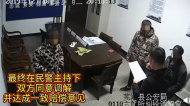蕪湖一五旬男子撿石子砸雞  騎車逃跑時劃傷養雞人