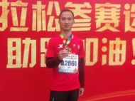 动起来 就不冻|每周两三次户外跑 锻炼让他更自信