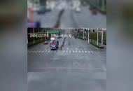 佩戴安全頭盔 合肥一電動車主撿回一命