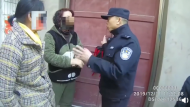網上逃犯潛回家中  亳州民警霸氣破門將其揪出