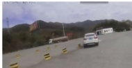 美女高速多路段攔車(chē)“借錢(qián)”行騙  蕪湖警方設(shè)卡將其抓獲