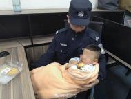 合肥3歲男童深夜街頭找媽媽 警察臨時當“奶爸”