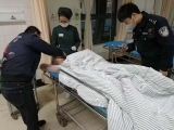 女子与男友吵架后喝酒轻生 所幸被民警救下