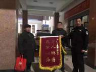 聾啞婦女流落街頭 長豐民警多方打聽幫她尋到家