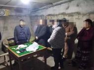 春節返鄉聚眾賭博 蚌埠警方現場抓獲10人
