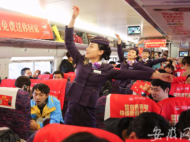 上海至亳州快递员专列开行 快递小哥春运返乡享“包邮”