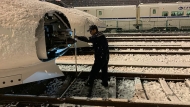 長三角鐵路列車正常運行 鐵路部門連夜迎風(fēng)斗雪保暢通