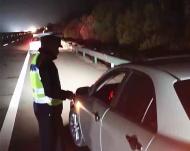 疲勞駕駛應(yīng)急車道睡大覺，六安交警及時發(fā)現(xiàn)除隱患