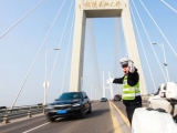铜陵长江公路大桥迎来返程高峰 单日最高通行量已达55000台次 