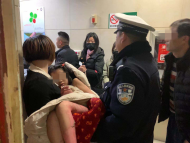 蕪湖九歲女孩掉進“冷卻水池”燙傷脫皮 交警緊急護送就醫