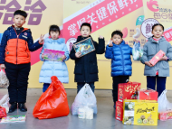 合肥年貨展開幕 萌娃來打年貨送給遠方親人