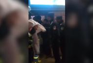濉溪一KTV電梯內8人被困 民警消防及時解救脫困