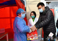 1500箱長豐草莓捐贈給一線醫(yī)護人員