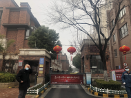 合肥嶺湖墅小區(qū)出入口放置紅外測(cè)溫儀