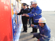 國門年味濃 安徽邊檢春節期間服務不打烊