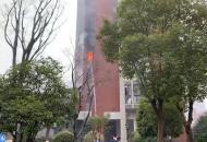 蕪湖一居民家中液化氣泄露造成爆炸起火?消防緊急疏散居民