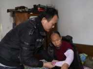 新年心愿｜孝順兒子辭工照顧患病父親：我想給他添件棉襖