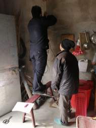 六安：派出所民警為老人點(diǎn)亮愛心暖燈